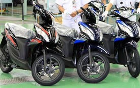 Honda Spacy Helm In 2013: Thay đổi tem và màu xe