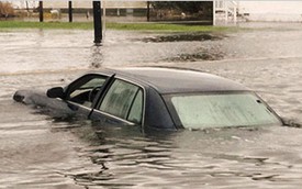 Người mua xe cũ cẩn thận vớ phải ôtô ngập nước