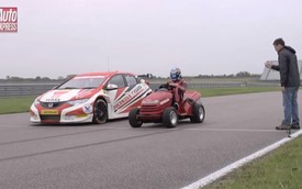 Cuộc đua kỳ lạ: Honda Civic và máy cắt cỏ