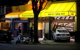 Xe BMW lao vào nhà hàng, 4 cảnh sát bị thương