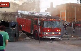 Xe cứu hỏa gây tai nạn tại hiện trường vụ cháy