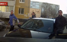 Nhóm "đầu gấu" đập phá taxi bị bắt vì camera hành trình