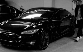 Rapper triệu phú Jay-Z tậu "hàng hot" Tesla Model S