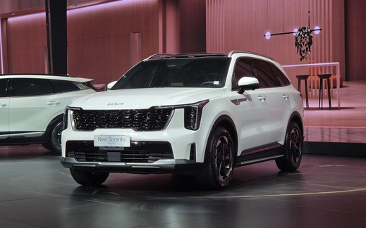 Kia Sorento thêm bản mới tại VIệt Nam: Mâm nhỏ hơn, gương điện tử, động cơ hybrid cạnh tranh Santa Fe