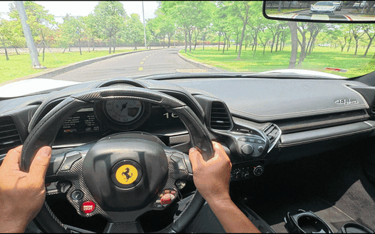 Tôi cầm lái siêu xe Ferrari trên Hành trình Từ Trái Tim 2026: 'Không khổ như nhiều người nghĩ, đổ đầy bình đi được 200 km'