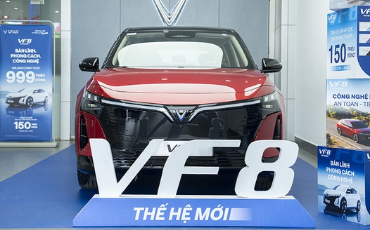Xem thực tế VinFast VF 8 thế hệ mới giá 999 triệu đồng vừa về đại lý: Thiết kế điệu đà, cá tính hơn, cabin rộng rãi cho 5 chỗ ngồi