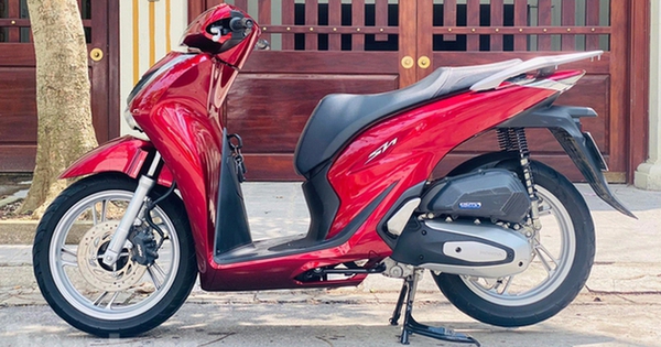 Chuyện lạ tại Việt Nam: Xe máy cũ đắt hơn cả giá niêm yết của xe máy mới