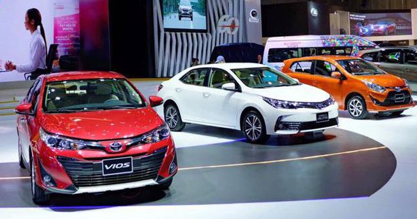 How does the 50% registration tax reduction policy affect the Vietnamese car market?