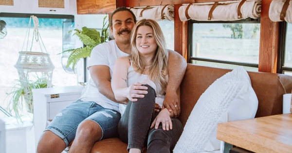 The couple bought a cheap bus, it took 9 months to build a fully-equipped mobile home