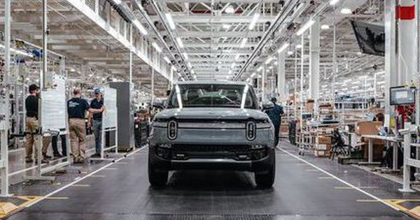 Only 2,500 cars can be produced each quarter, but the CEO loudly declared that he would sell 10 million cars a year like Toyota one day