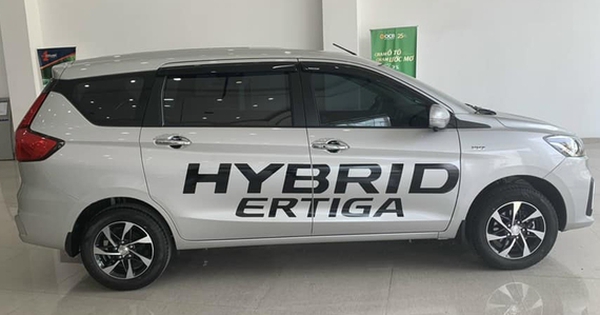 Suzuki Ertiga hybrid đầu tiên về đại lý: Giá dự kiến gần 700 triệu đồng, đã có xe chạy thử