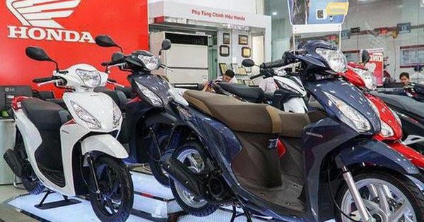 Giá xe máy đồng loạt giảm sâu cận Tết: Honda Vision, Winner X cùng bán dưới giá đề xuất, có mẫu rẻ hơn 50 triệu đồng.