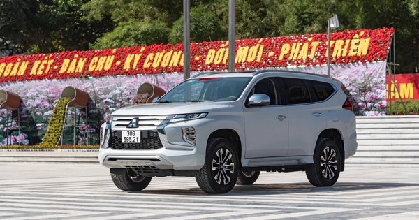 Nhân viên ngân hàng đánh giá Mitsubishi Pajero Sport 2022 bản chở tiền: Cắt quá nhiều 'option' nhưng vẫn đáng giá