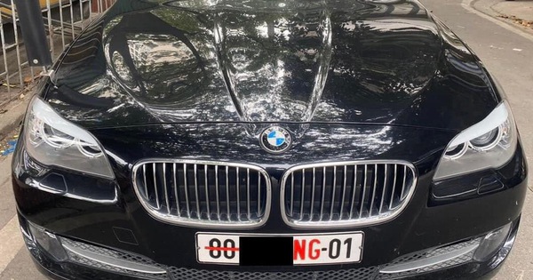 Rao bán BMW 5-Series số sàn hàng độc giá 700 triệu, chủ xe khẳng định: 'Lái sướng hơn số tự động'