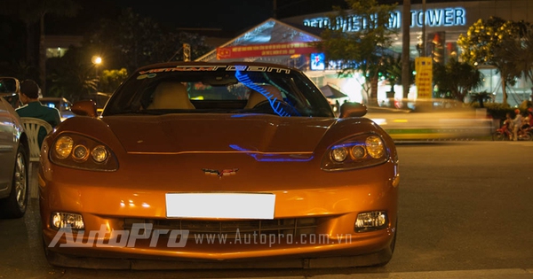 Xe Chevrolet Corvette C6 có màu sắc nào thu hút ở triển lãm Vietnam Motor Show 2013?
