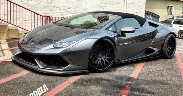 Siêu Xe Lamborghini Huracan Spyder Độ Liberty Walk Đầu Tiên