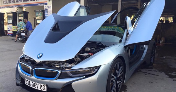 BMW i8 của con đại gia vé số Sóc Trăng đeo biển 