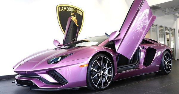 Ngất ngây với bộ áo tím trên siêu xe Lamborghini Aventador S LP740-4