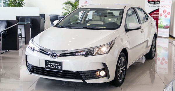 Đánh giá chi tiết ngoại thất nội thất vận hành và an toàn Toyota Corolla  Altis 2018