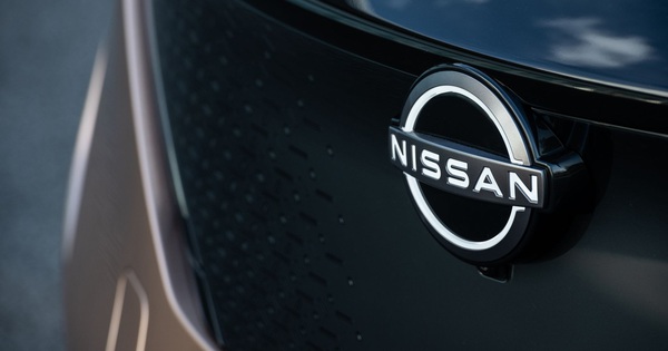 Cách thay đổi logo xe Nissan trên xe của tôi?
