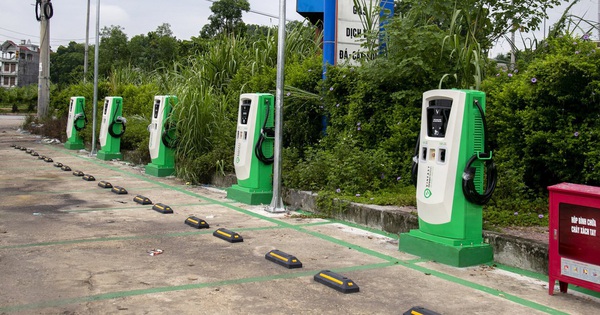 VinFast shakes hands with EVN, aiming to build 3,000 charging stations nationwide