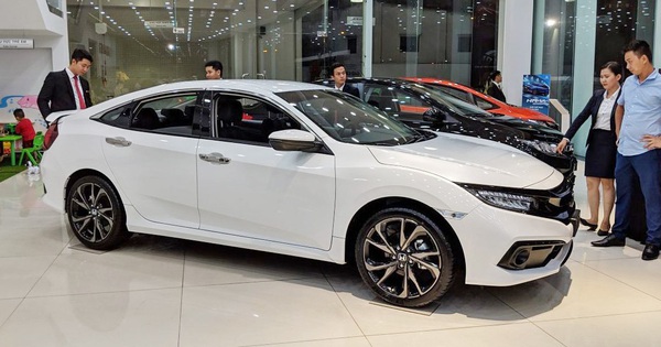 Honda Civic giảm giá sốc 150 triệu đồng tại đại lý, chạy đua với Toyota Corolla Altis trước khi đón mẫu mới về Việt Nam - Vimarsana News
