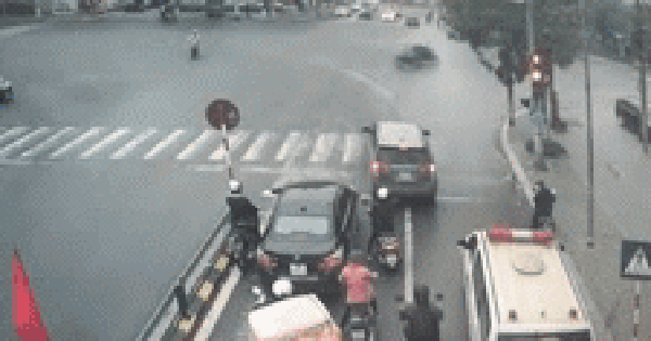 The driver was fined cold when he tried to give way to an ambulance, controversial clip