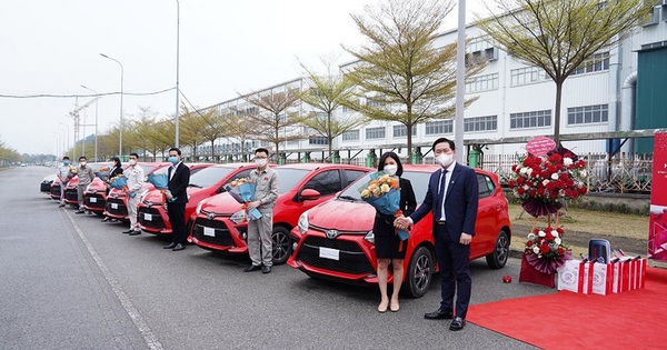 A Hanoi enterprise spends more than 15 billion VND to buy cars for employees