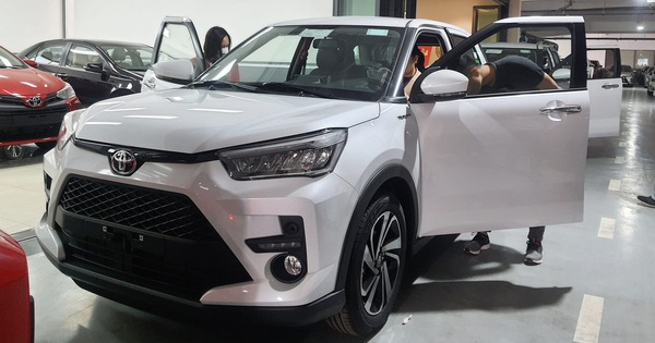 Toyota series of cars are about to increase the price by tens of millions of dong in Vietnam, people are confused about ‘turning the car’, leaving the deposit