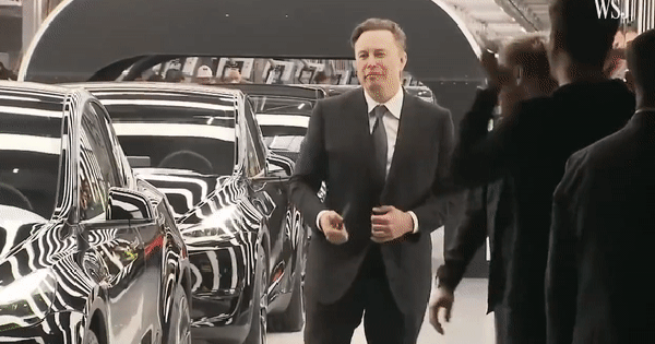 Elon Musk dances again at the inauguration of the super factory in Germany