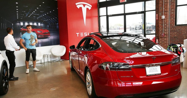 Here’s Why You Can’t Sell Your Tesla For 1 Year After You Buy It