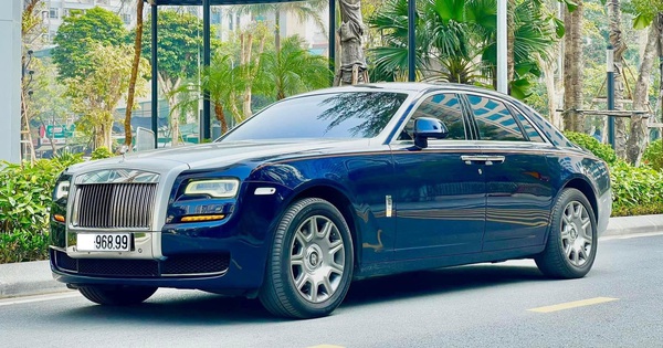 Thanks to the terrible sea, the 6-year-old Rolls-Royce Ghost is still offered for up to 20 billion VND