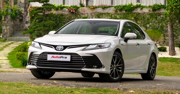 Toyota Camry suddenly won the ‘Car of 2022’ award even though it is not in the top 10 best-selling cars in Vietnam