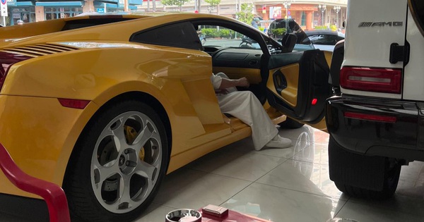 Rumor has it that Chairman Dang Le Nguyen Vu sat down to try the “old cow” Lamborghini Gallardo, a rare product in Vietnam