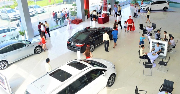 From the beginning of 2022, which car models have increased in price in Vietnam?