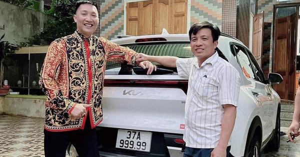The news that Huan “commissioned” bought a Kia Sonet in the 9th quarter of the year in Nghe An for 1.6 billion, giving a Honda SH to the son of the car owner
