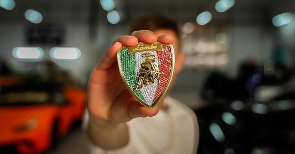 Players make their own diamond logos for nearly 1 billion VND to attach to Lamborghini Urus