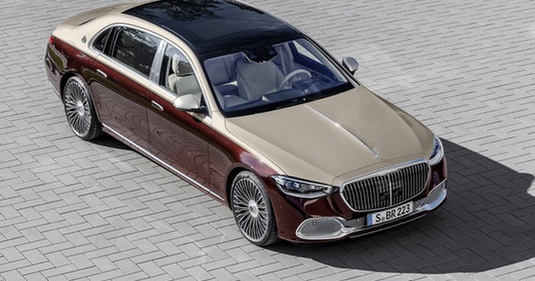 Mercedes warns owners of a Maybach ‘don’t move’ because the rear half of the car could fall at any time