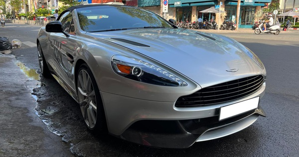 The unique Aston Martin Vanquish Volante in Vietnam by Mr. Dang Le Nguyen Vu suddenly returned after a long time in hiding