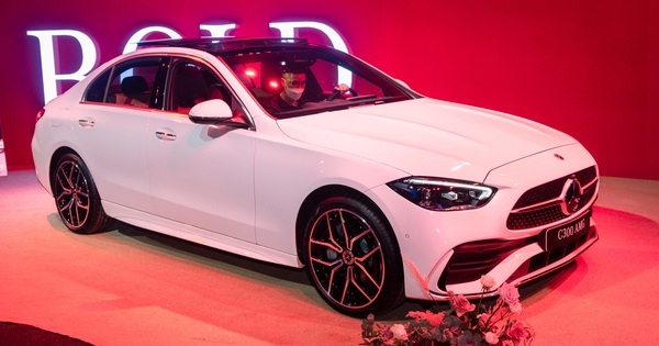 4 versions, priced from 1,669 billion, equipped with threatening BMW 3-Series