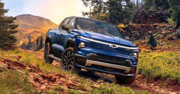 When the Ford F-150 Lightning temporarily stopped accepting applications, the Chevrolet Silverado EV took advantage of introducing more new features when it was launched next year.