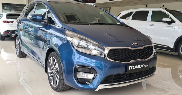 Kia Rondo deeply reduced the price at the dealer to VND 520 million, clearing the way for Carens 2022 to return to Vietnam to fight Xpander and XL7