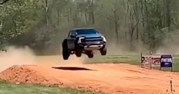 Imitating the advertisement, the owner of the Ford F-150 Raptor broke his back vertebrae