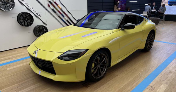 Nissan Z has been registered in Vietnam for 6 versions, the price converted from nearly 940 million VND