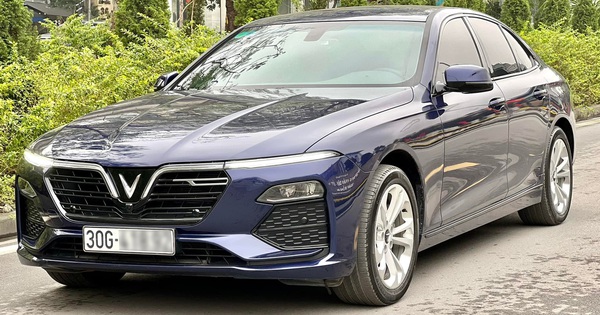 After 10,000km, VinFast Lux A2.0 has a more attractive price than the standard Kia Optima