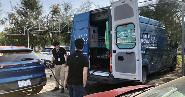 VinFast uses the battery of VF 9 as a “mobile charger” to rescue the Caravan delegation
