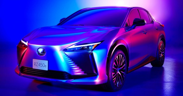 Lexus RZ 450e 2023 revealed exterior images