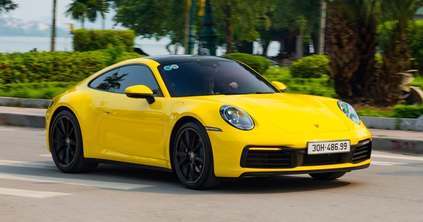 The rich bought a Porsche 911 and then sold it for 9.9 billion, fans were surprised when the car had not rolled 1,000km