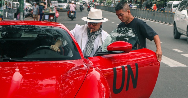 Dang Le Nguyen Vu first explained the phrase ‘UN’ pasted on Trung Nguyen’s huge cars, revealing the upcoming journey.