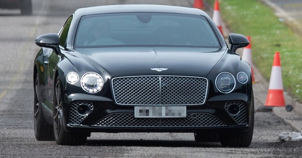 Liverpool coach Jurgen Klopp bought a luxury Bentley car right before the home team’s ‘triple 4’